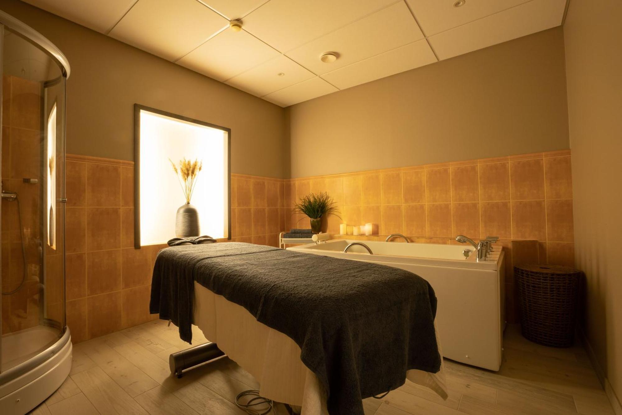 Oe Seaside Suites & Spa Κουρεσάαρε Εξωτερικό φωτογραφία